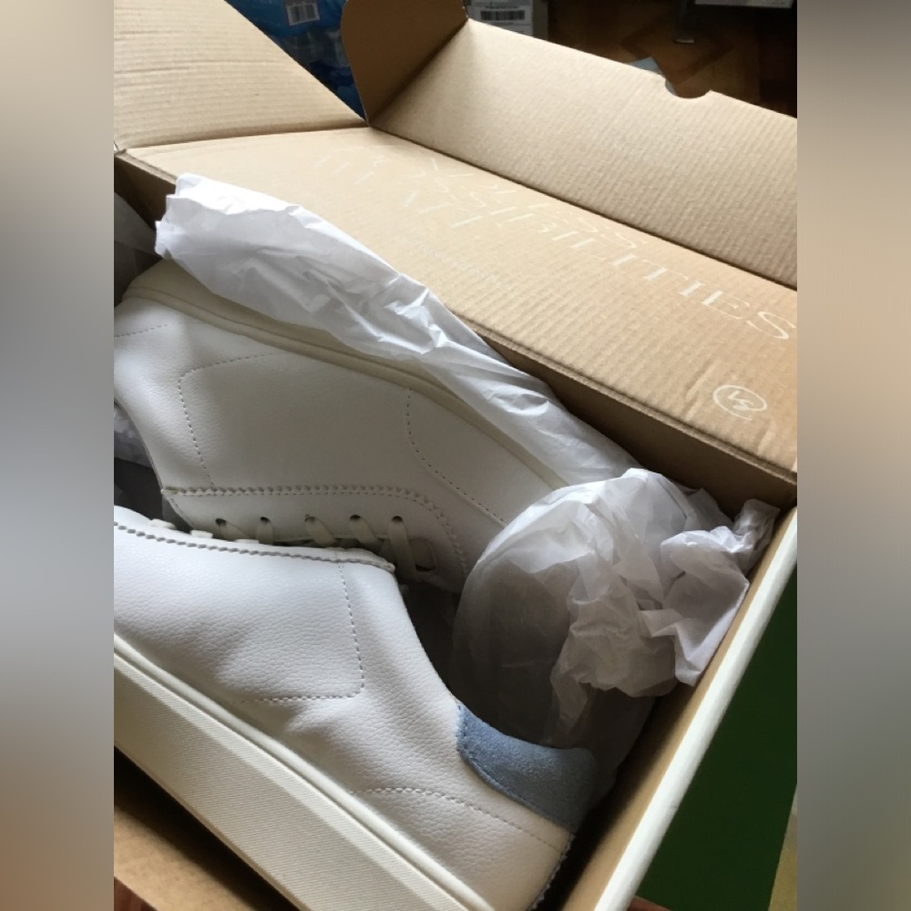 LIFESTRIDE SNEAKERS NIB